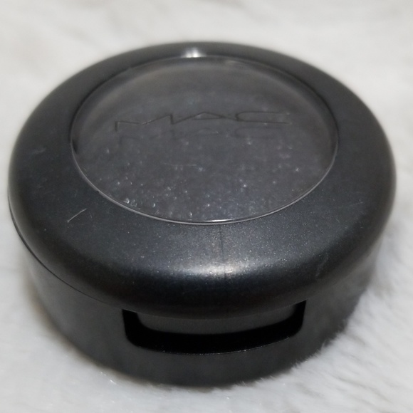 MAC BLACK TIED VELVET EYESHADOW - Picture 5 of 8